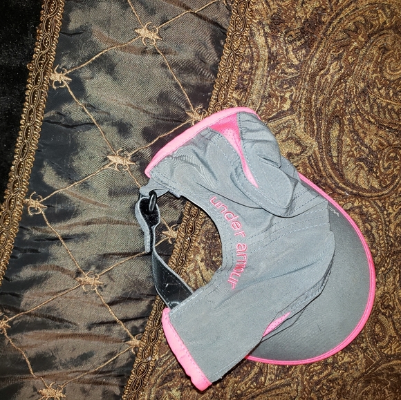Under armour hat - Picture 2 of 2